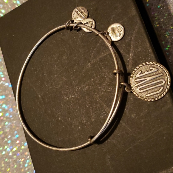 🧚‍♀️Alex & Ani RARE Love Charm RS Expandable Bracelet EUC - Picture 4 of 4